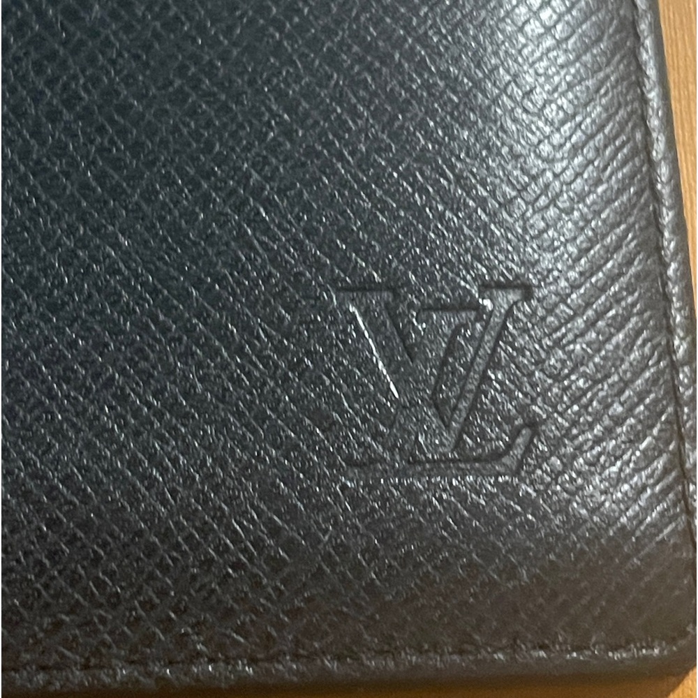 GENUINE LOUIS VUITTON Black Taiga Long Wallet TA3176